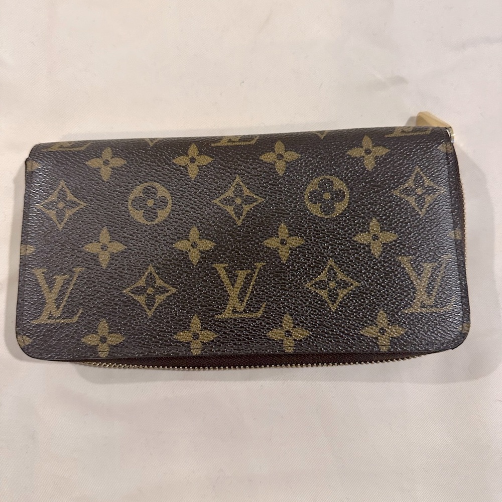 Louis Vuitton monogram zippy wallet. Brand new.